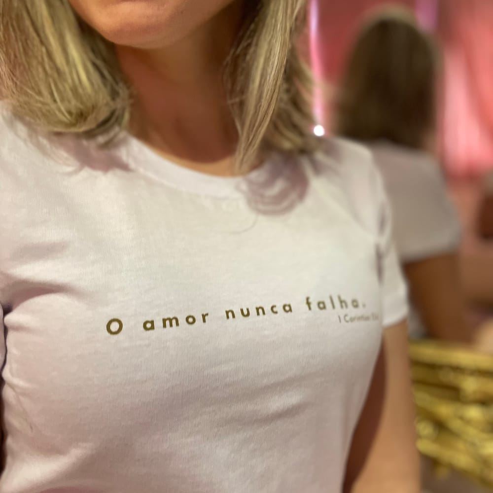 Camiseta TShirt Feminina O Amor Nunca Falha Branca