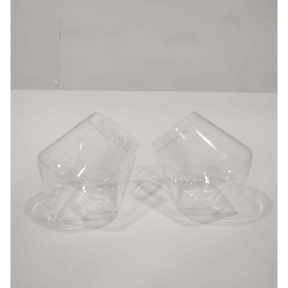 Dupla de copos de vidro equilibrio