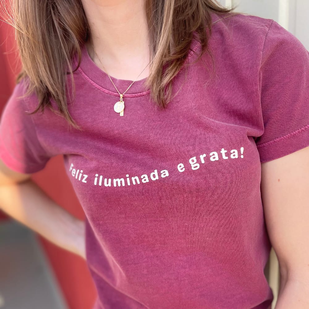 TShirt Camiseta Feminina Feliz Iluminada Bordo