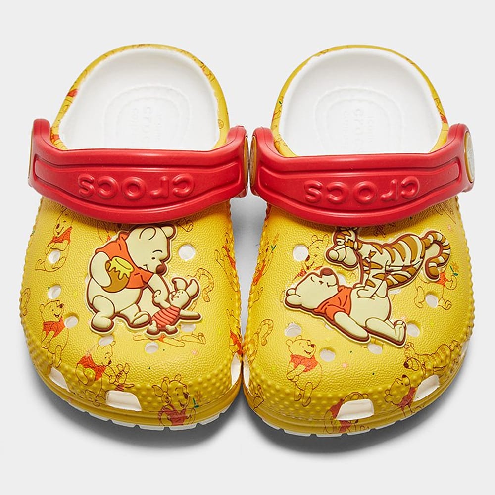 Sandália Infantil Crocs Classic Disney Winnie The Pooh Clog Menina