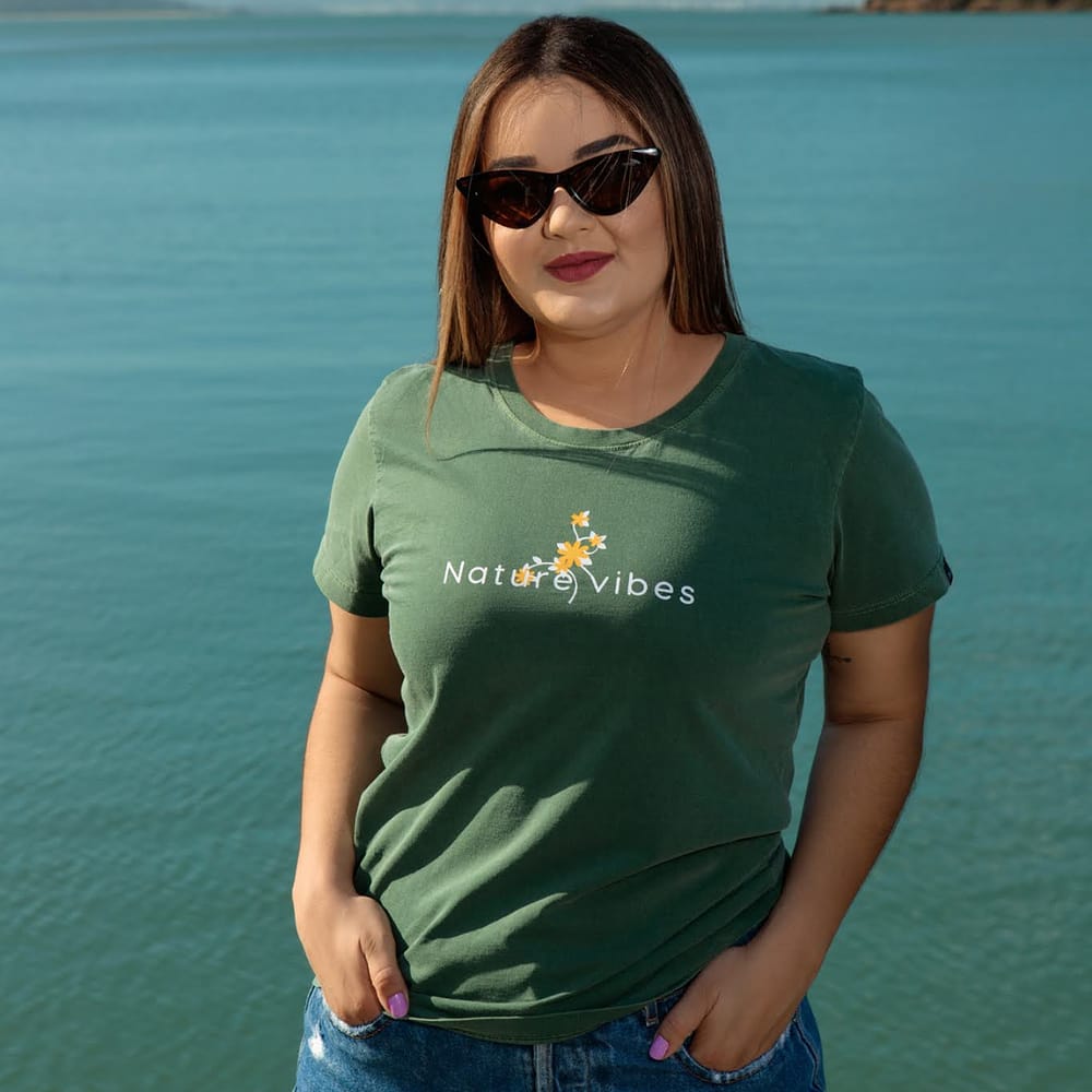 Camiseta T-shirt Feminina Nature Vibes verde