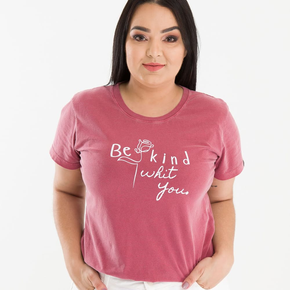 Camiseta T-Shirt feminina Be kind Bordô
